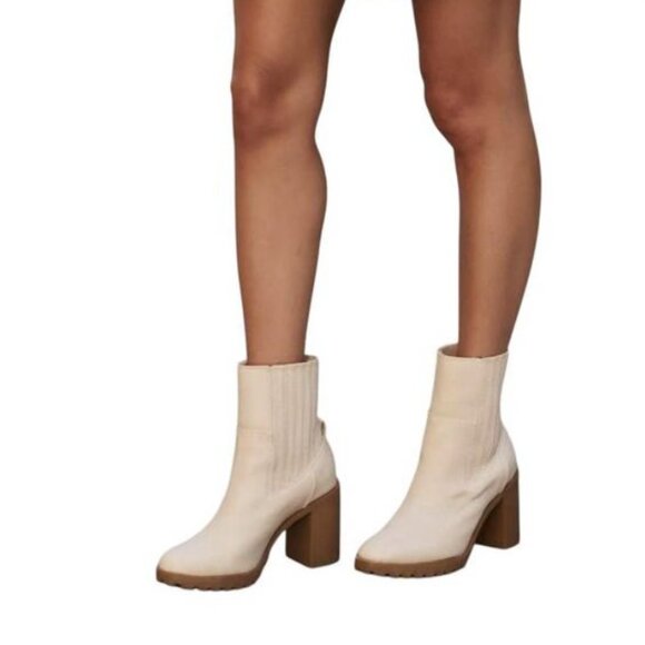Matisse Dean Ivory Platform Bootie 7.5 - Picture 2 of 2
